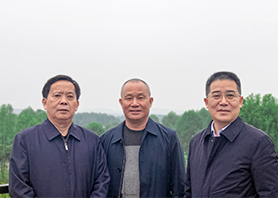 省金融監(jiān)督管理局張世平局長(zhǎng)、省人大農(nóng)業(yè)與農(nóng)村委員會(huì)劉宗林主任一行蒞臨湘豐茶業(yè)集團(tuán)考察、指導(dǎo)
