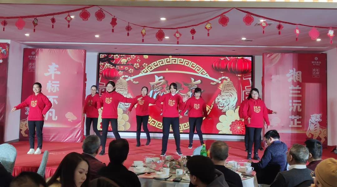 舞蹈《虎虎生威》-儲運部&質(zhì)量技術(shù)部.jpg